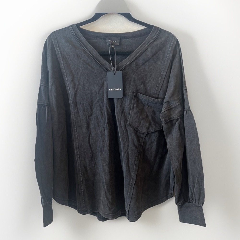 Heyson Long Sleeve Top Women M Reverse Seam Pocket Black Round‎ Hem V-neck NWT
